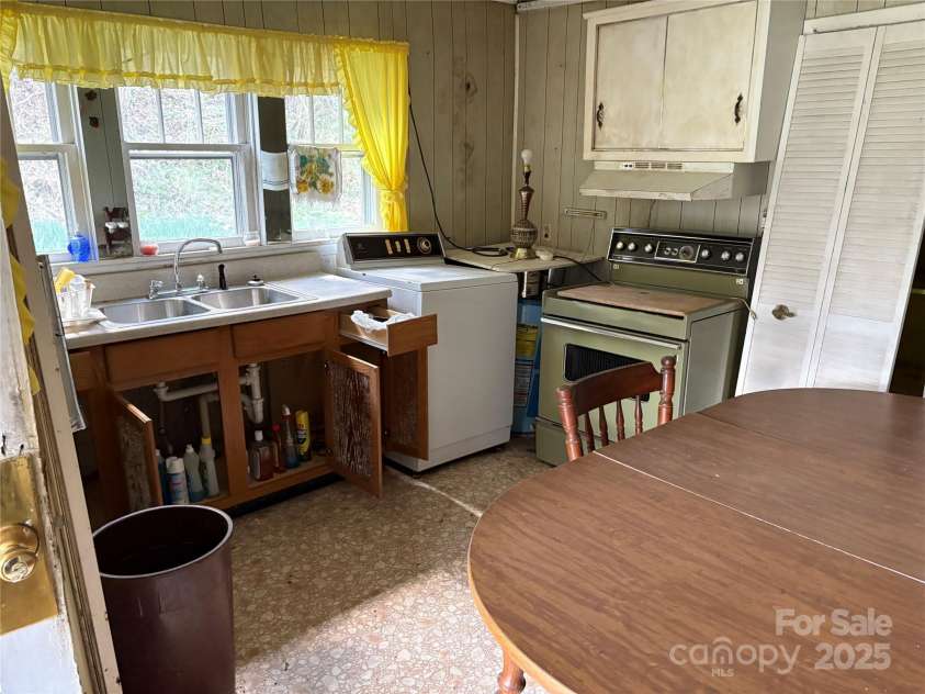 8951 US 25/70 Highway, Marshall, NC 28753.  MLS# CAR4244987, YatesRealty ID 7803. 