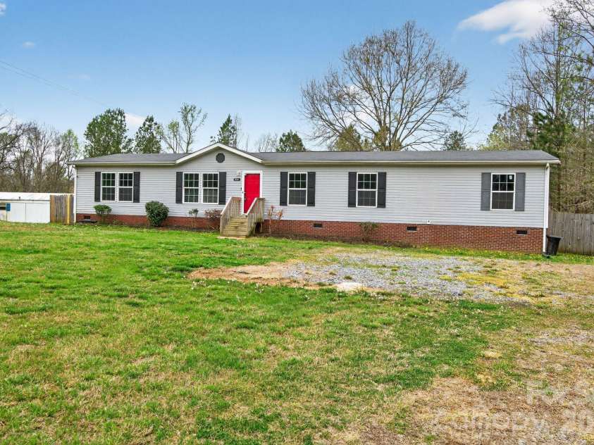 922 Lavender Road, Grover, NC 28073.  MLS# CAR4364394, YatesRealty ID 7804. 
