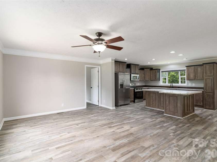 922 Lavender Road, Grover, NC 28073.  MLS# CAR4403169, YatesRealty ID 7804. Entryway