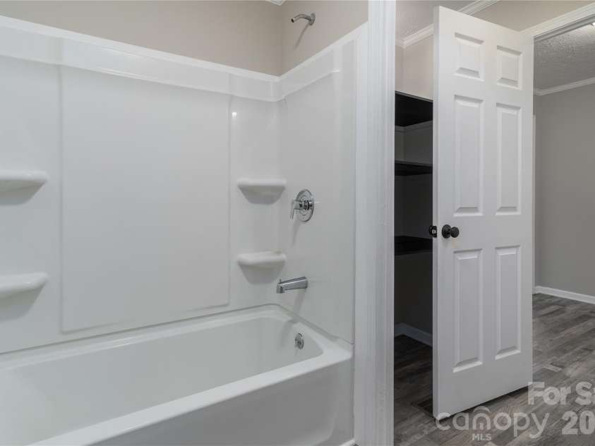 922 Lavender Road, Grover, NC 28073.  MLS# CAR4403169, YatesRealty ID 7804. Full Bath #2