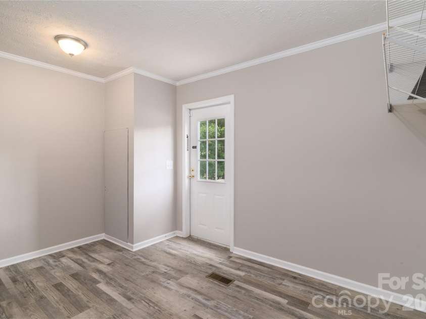 922 Lavender Road, Grover, NC 28073.  MLS# CAR4403169, YatesRealty ID 7804. Laundry Room with Side Entry