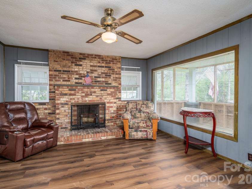 111 Carlton Street, Dallas, NC 28034.  MLS# CAR4364397, YatesRealty ID 7805. 