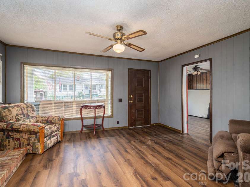 111 Carlton Street, Dallas, NC 28034.  MLS# CAR4364397, YatesRealty ID 7805. 