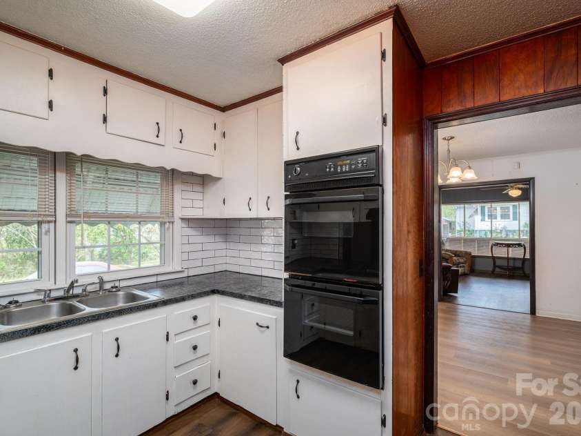 111 Carlton Street, Dallas, NC 28034.  MLS# CAR4364397, YatesRealty ID 7805. 