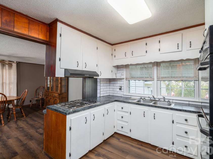 111 Carlton Street, Dallas, NC 28034.  MLS# CAR4364397, YatesRealty ID 7805. 