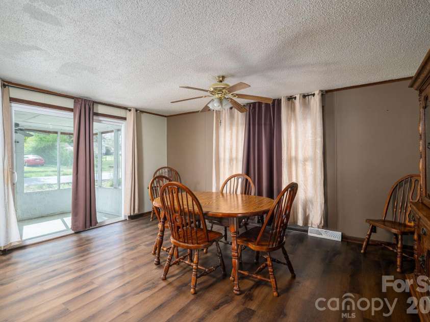 111 Carlton Street, Dallas, NC 28034.  MLS# CAR4364397, YatesRealty ID 7805. 