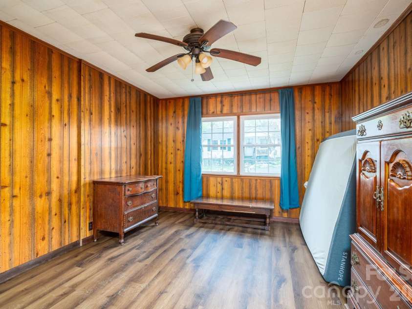 111 Carlton Street, Dallas, NC 28034.  MLS# CAR4364397, YatesRealty ID 7805. 