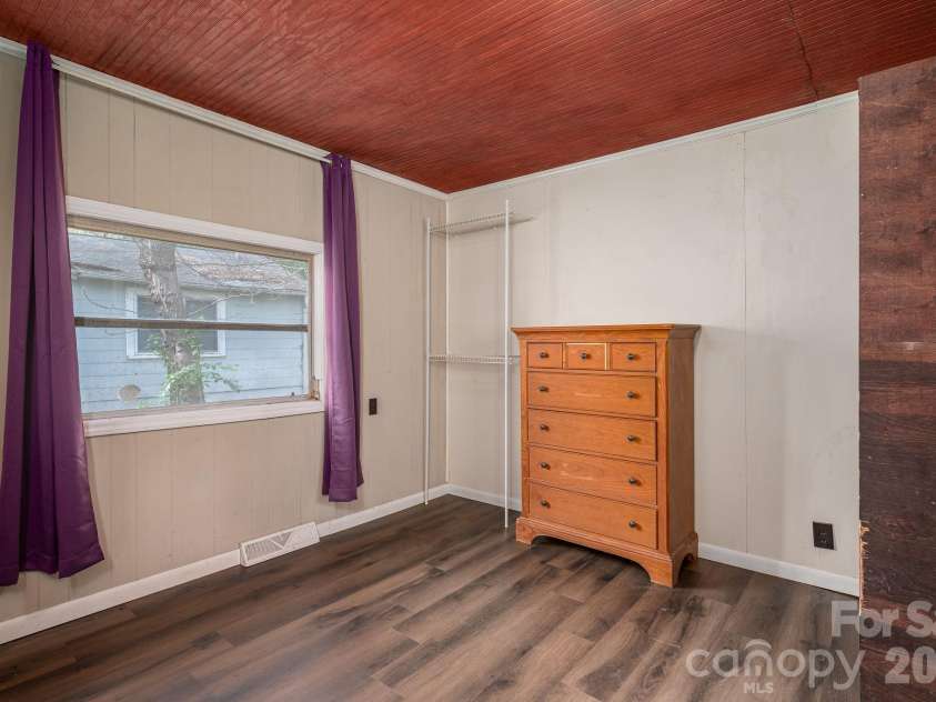 111 Carlton Street, Dallas, NC 28034.  MLS# CAR4364397, YatesRealty ID 7805. 