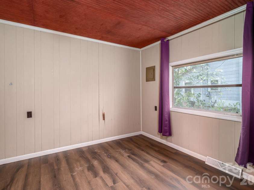 111 Carlton Street, Dallas, NC 28034.  MLS# CAR4364397, YatesRealty ID 7805. 