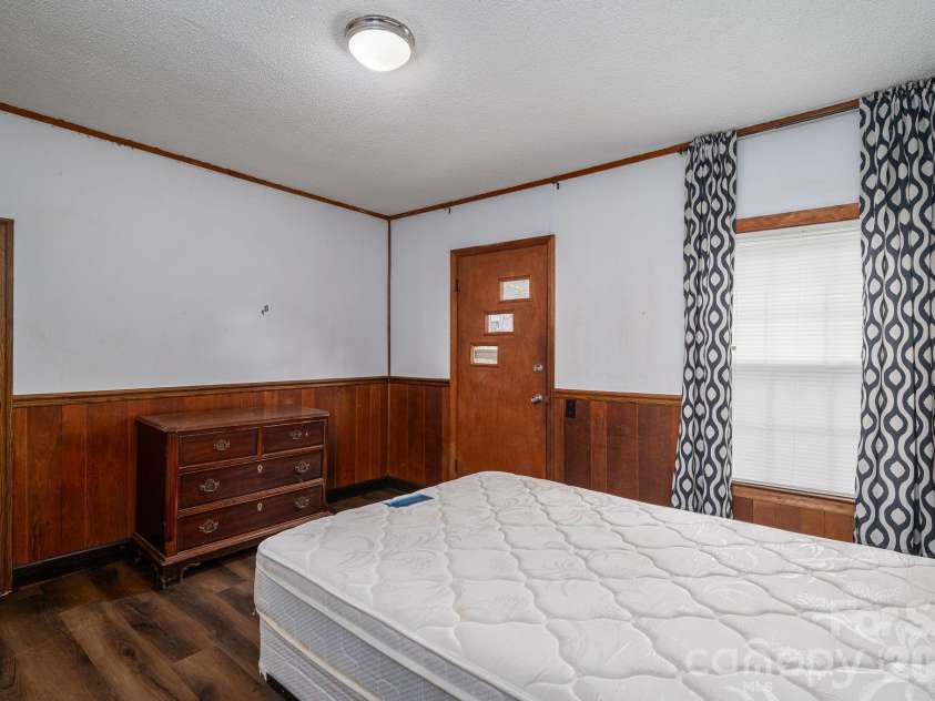 111 Carlton Street, Dallas, NC 28034.  MLS# CAR4364397, YatesRealty ID 7805. 