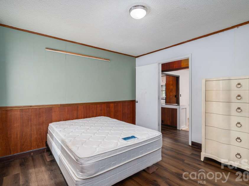 111 Carlton Street, Dallas, NC 28034.  MLS# CAR4364397, YatesRealty ID 7805. 