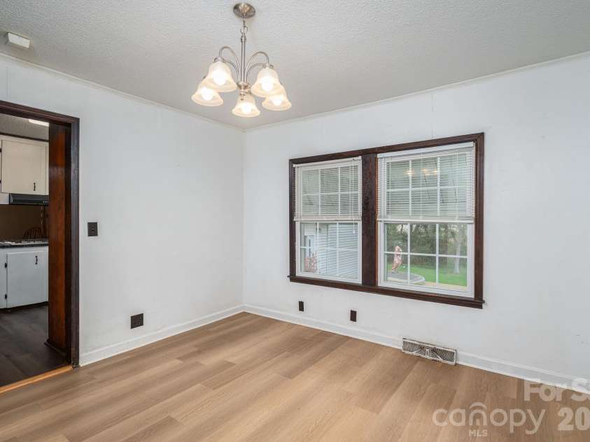111 Carlton Street, Dallas, NC 28034.  MLS# CAR4364397, YatesRealty ID 7805. 