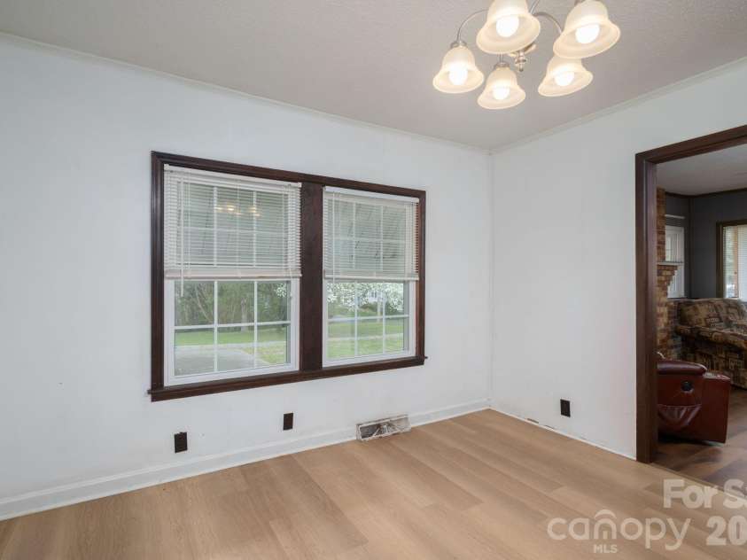 111 Carlton Street, Dallas, NC 28034.  MLS# CAR4364397, YatesRealty ID 7805. 