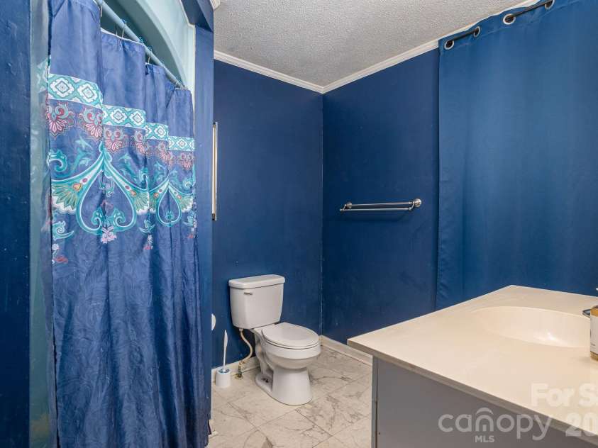 111 Carlton Street, Dallas, NC 28034.  MLS# CAR4364397, YatesRealty ID 7805. 