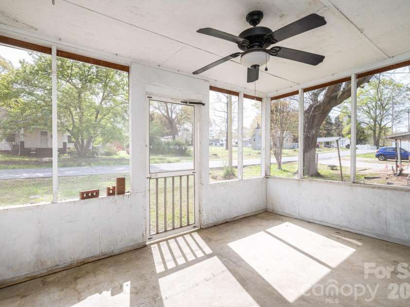 111 Carlton Street, Dallas, NC 28034.  MLS# CAR4364397, YatesRealty ID 7805. 