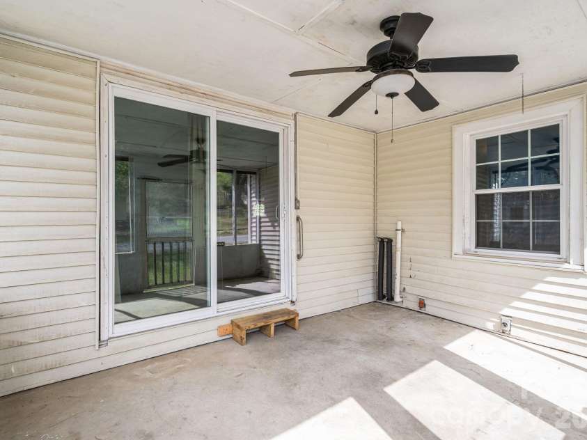 111 Carlton Street, Dallas, NC 28034.  MLS# CAR4364397, YatesRealty ID 7805. 