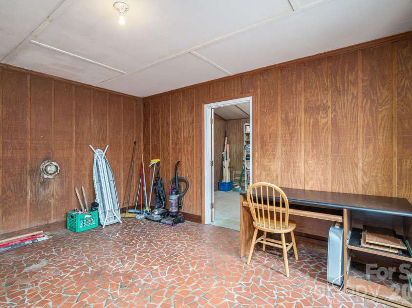 111 Carlton Street, Dallas, NC 28034.  MLS# CAR4364397, YatesRealty ID 7805. 