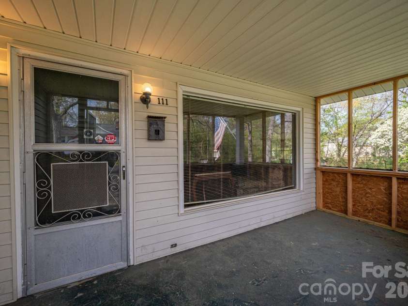 111 Carlton Street, Dallas, NC 28034.  MLS# CAR4364397, YatesRealty ID 7805. 