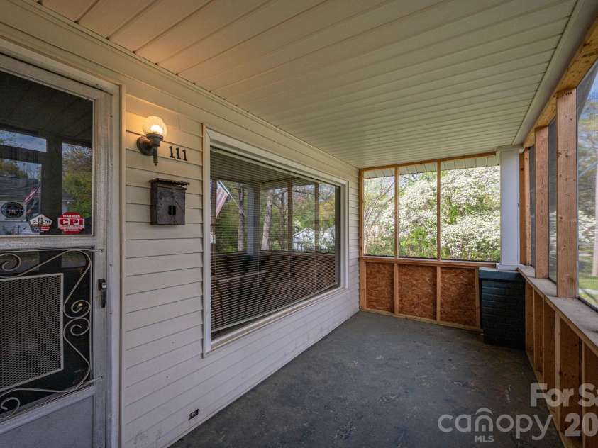 111 Carlton Street, Dallas, NC 28034.  MLS# CAR4364397, YatesRealty ID 7805. 