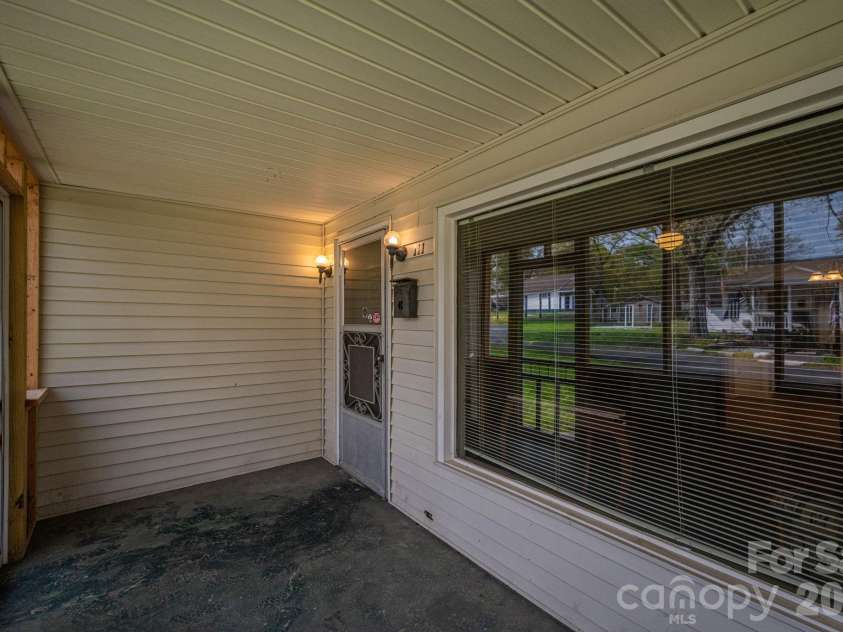 111 Carlton Street, Dallas, NC 28034.  MLS# CAR4364397, YatesRealty ID 7805. 