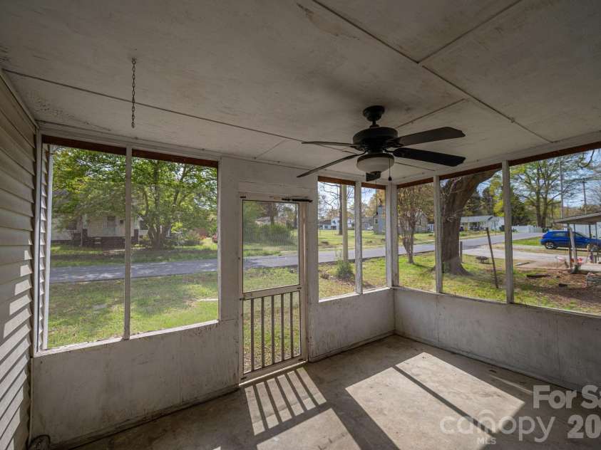 111 Carlton Street, Dallas, NC 28034.  MLS# CAR4364397, YatesRealty ID 7805. 