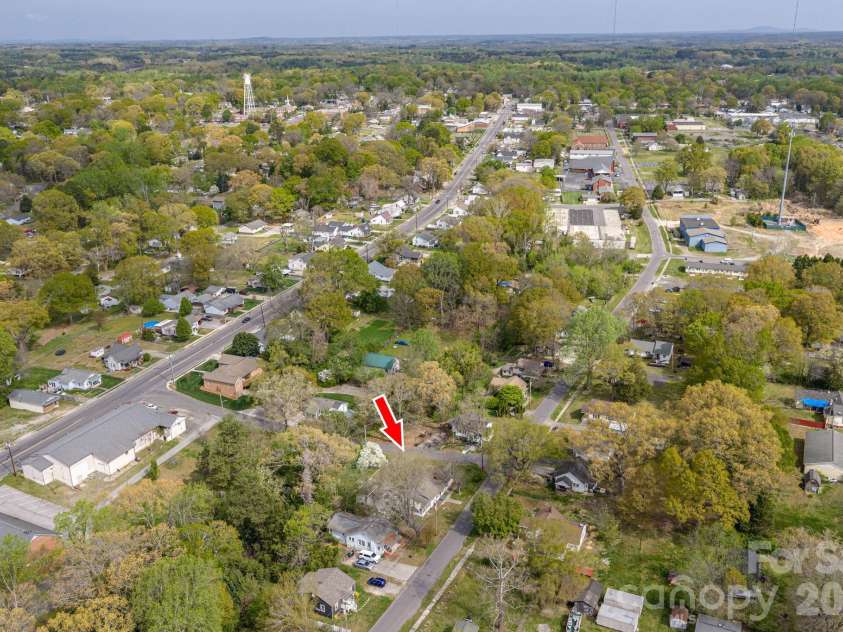 111 Carlton Street, Dallas, NC 28034.  MLS# CAR4364397, YatesRealty ID 7805. 