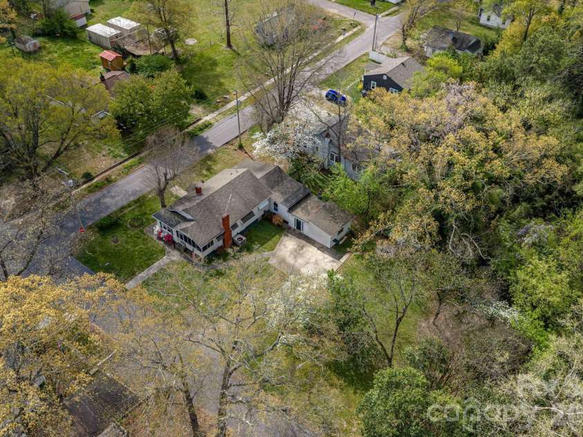111 Carlton Street, Dallas, NC 28034.  MLS# CAR4364397, YatesRealty ID 7805. 