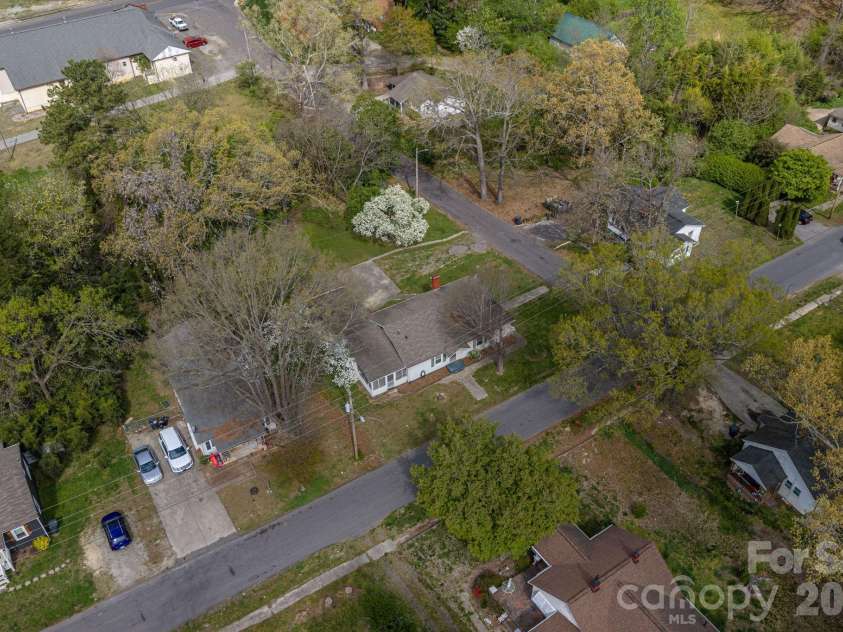 111 Carlton Street, Dallas, NC 28034.  MLS# CAR4364397, YatesRealty ID 7805. 