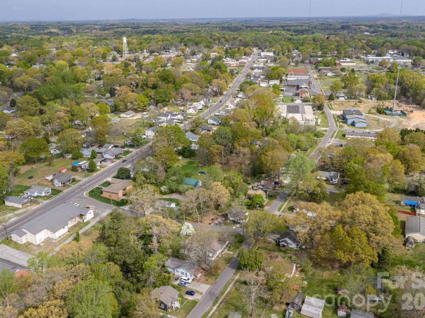 111 Carlton Street, Dallas, NC 28034.  MLS# CAR4364397, YatesRealty ID 7805. 