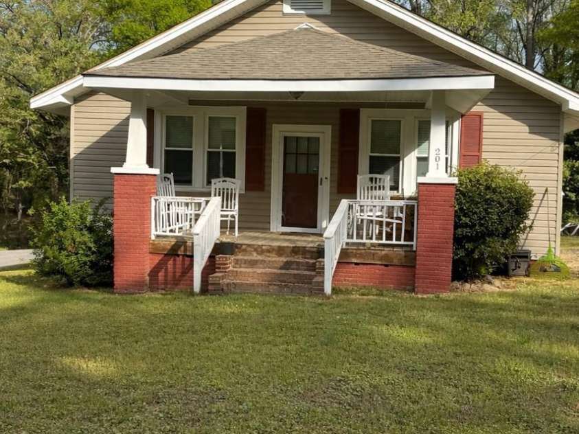 201 Little Street, Wadesboro, NC 28170.  MLS# CAR4364373, YatesRealty ID 7807. 