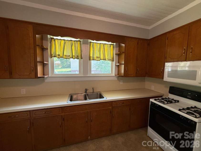 201 Little Street, Wadesboro, NC 28170.  MLS# CAR4364373, YatesRealty ID 7807. 