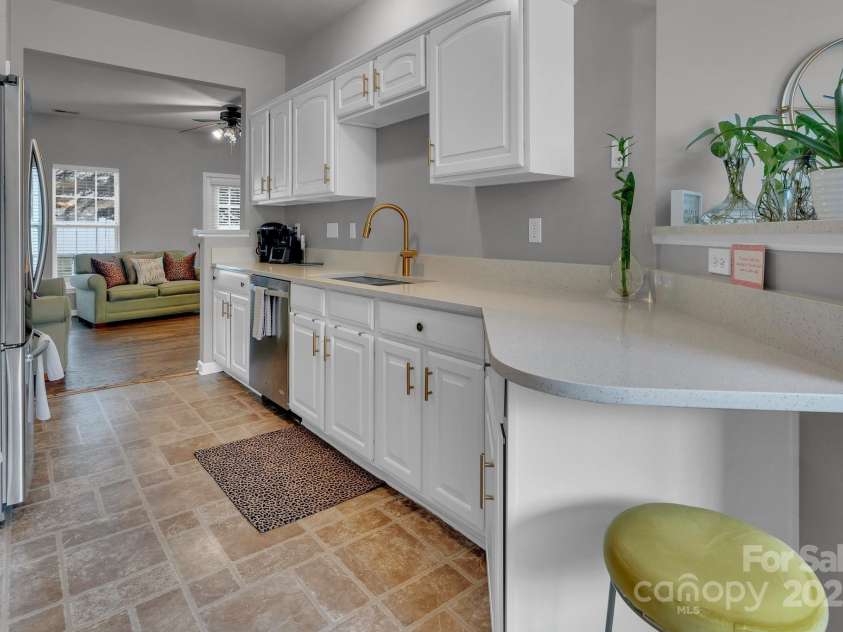 5341 Jocelyn Lane, Charlotte, NC 28269.  MLS# CAR4238187, YatesRealty ID 7807. 