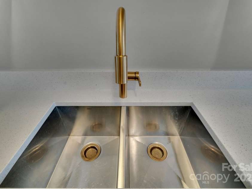 5341 Jocelyn Lane, Charlotte, NC 28269.  MLS# CAR4238187, YatesRealty ID 7807. 