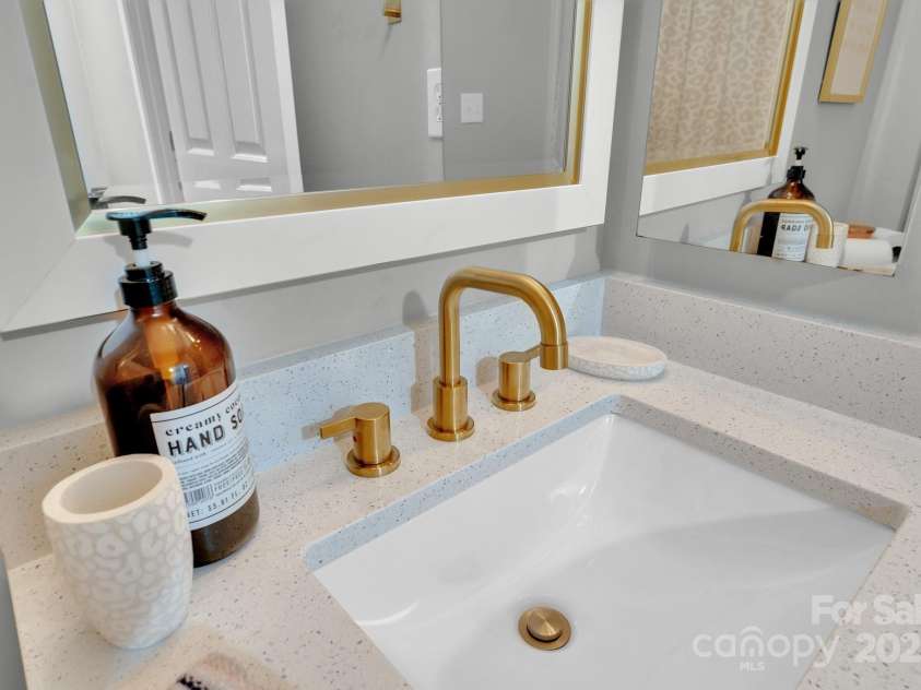 5341 Jocelyn Lane, Charlotte, NC 28269.  MLS# CAR4238187, YatesRealty ID 7807. 