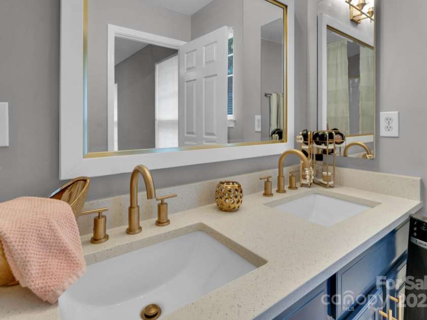5341 Jocelyn Lane, Charlotte, NC 28269.  MLS# CAR4238187, YatesRealty ID 7807. 