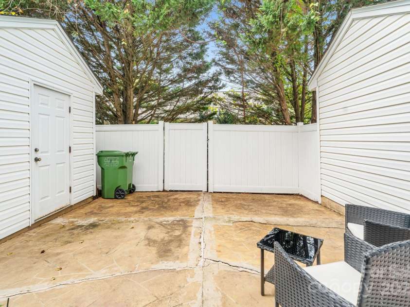 5341 Jocelyn Lane, Charlotte, NC 28269.  MLS# CAR4238187, YatesRealty ID 7807. 