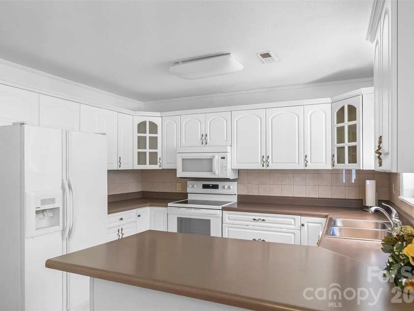512 Paxton Creek Road, Marion, NC 28752.  MLS# CAR4358040, YatesRealty ID 7808. 
