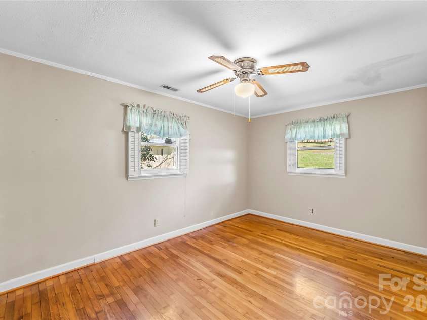 512 Paxton Creek Road, Marion, NC 28752.  MLS# CAR4358040, YatesRealty ID 7808. 