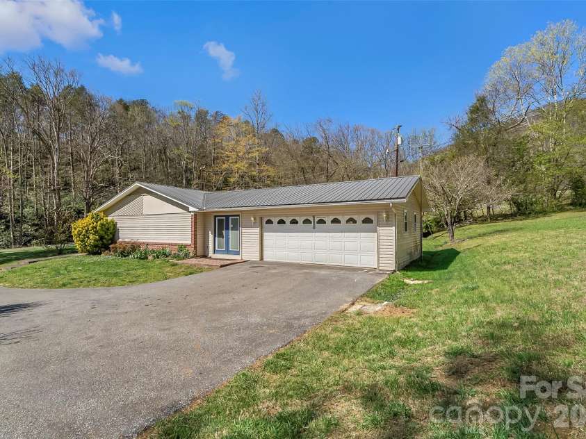 512 Paxton Creek Road, Marion, NC 28752.  MLS# CAR4358040, YatesRealty ID 7808. 