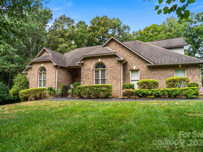 10235 Mount Holly Road, Charlotte, NC 28214.  MLS# CAR4177384, YatesRealty ID 781. 