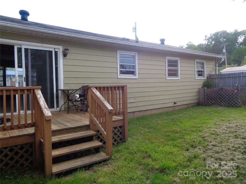 252 Rogers Street, Waynesville, NC 28786.  MLS# CAR4255370, YatesRealty ID 781. 