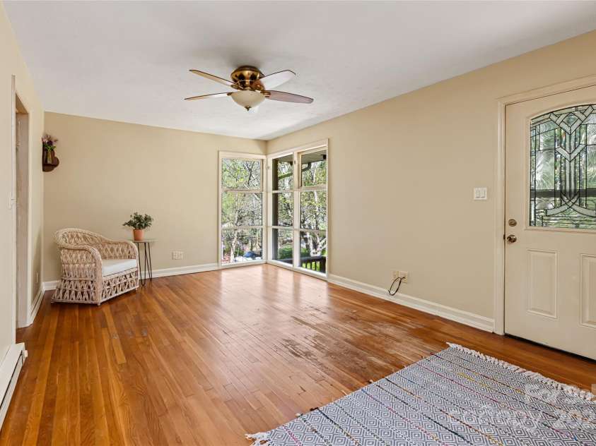 25 Bassett Road, Asheville, NC 28804.  MLS# CAR4244224, YatesRealty ID 7810. 