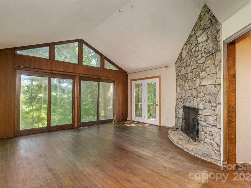 120 Pinewood Circle, Laurel Park, NC 28739.  MLS# CAR4187518, YatesRealty ID 7811. Main Level Living Room