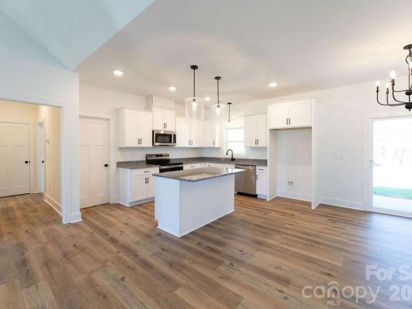 4018 Deerstone Lane, Clover, SC 29710.  MLS# CAR4364471, YatesRealty ID 7811. Kitchen