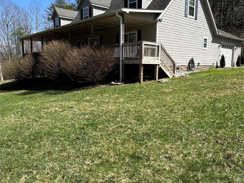 55 Claude Jones Lane, Elk Park, NC 28622.  MLS# CAR4247804, YatesRealty ID 7812. 