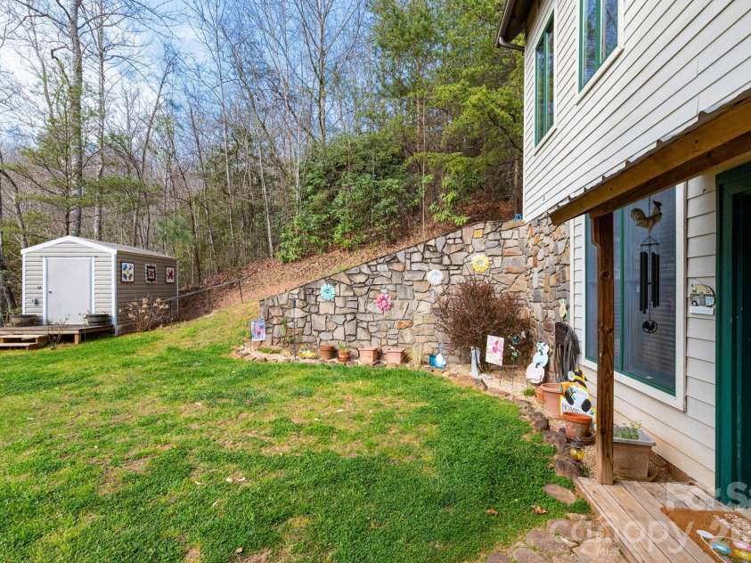 75 mypie Drive, Sylva, NC 28779.  MLS# CAR4364541, YatesRealty ID 7814. 