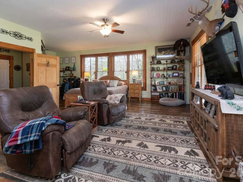 75 mypie Drive, Sylva, NC 28779.  MLS# CAR4364541, YatesRealty ID 7814. 
