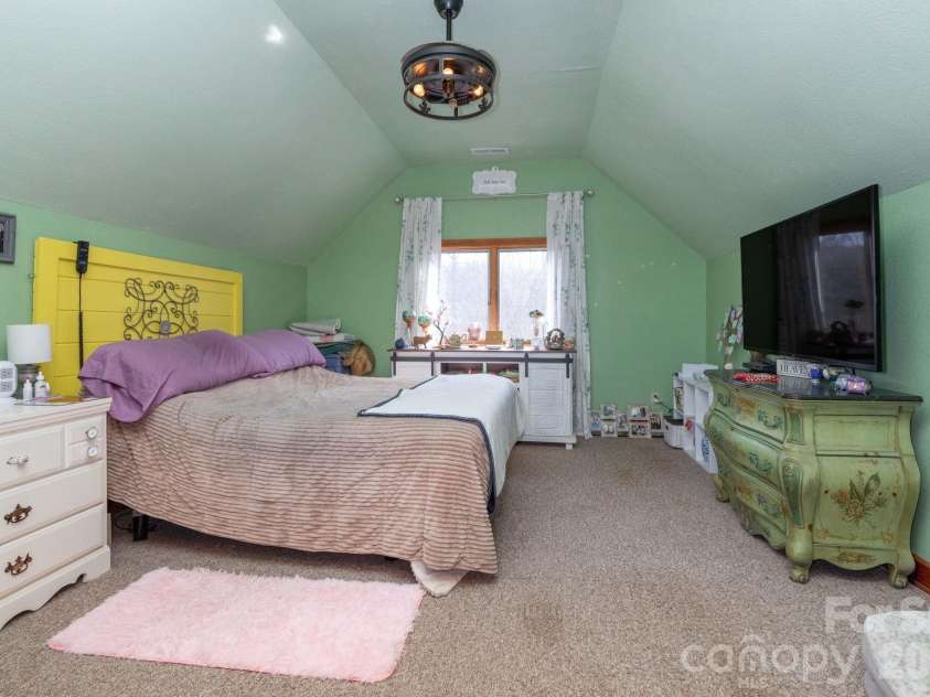 75 mypie Drive, Sylva, NC 28779.  MLS# CAR4364541, YatesRealty ID 7814. 