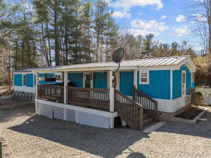 16 Blue Sky Drive, Leicester, NC 28748.  MLS# CAR4235310, YatesRealty ID 7815. 