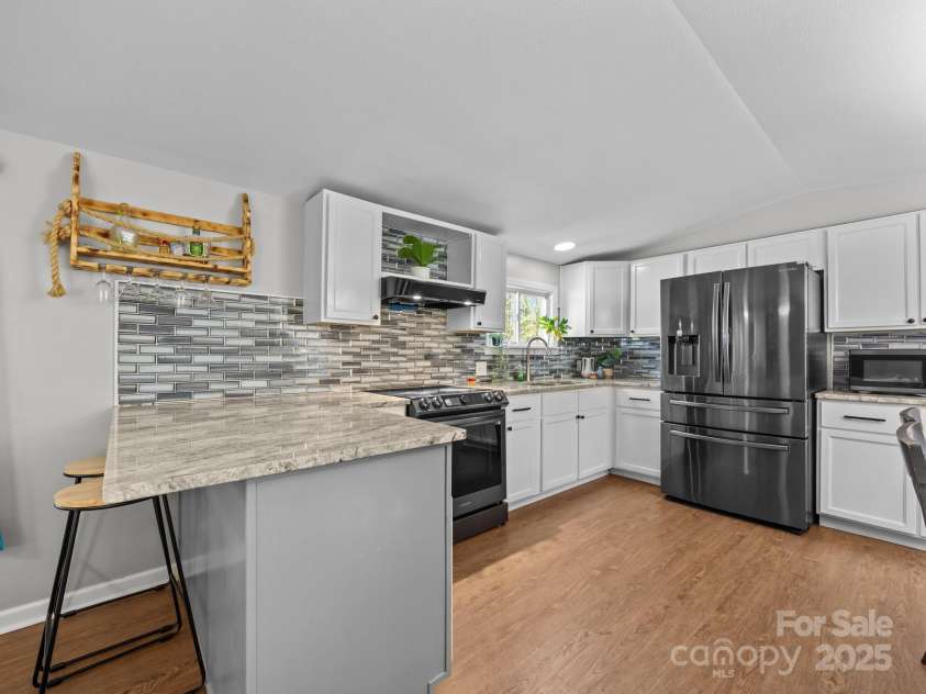 16 Blue Sky Drive, Leicester, NC 28748.  MLS# CAR4235310, YatesRealty ID 7815. 